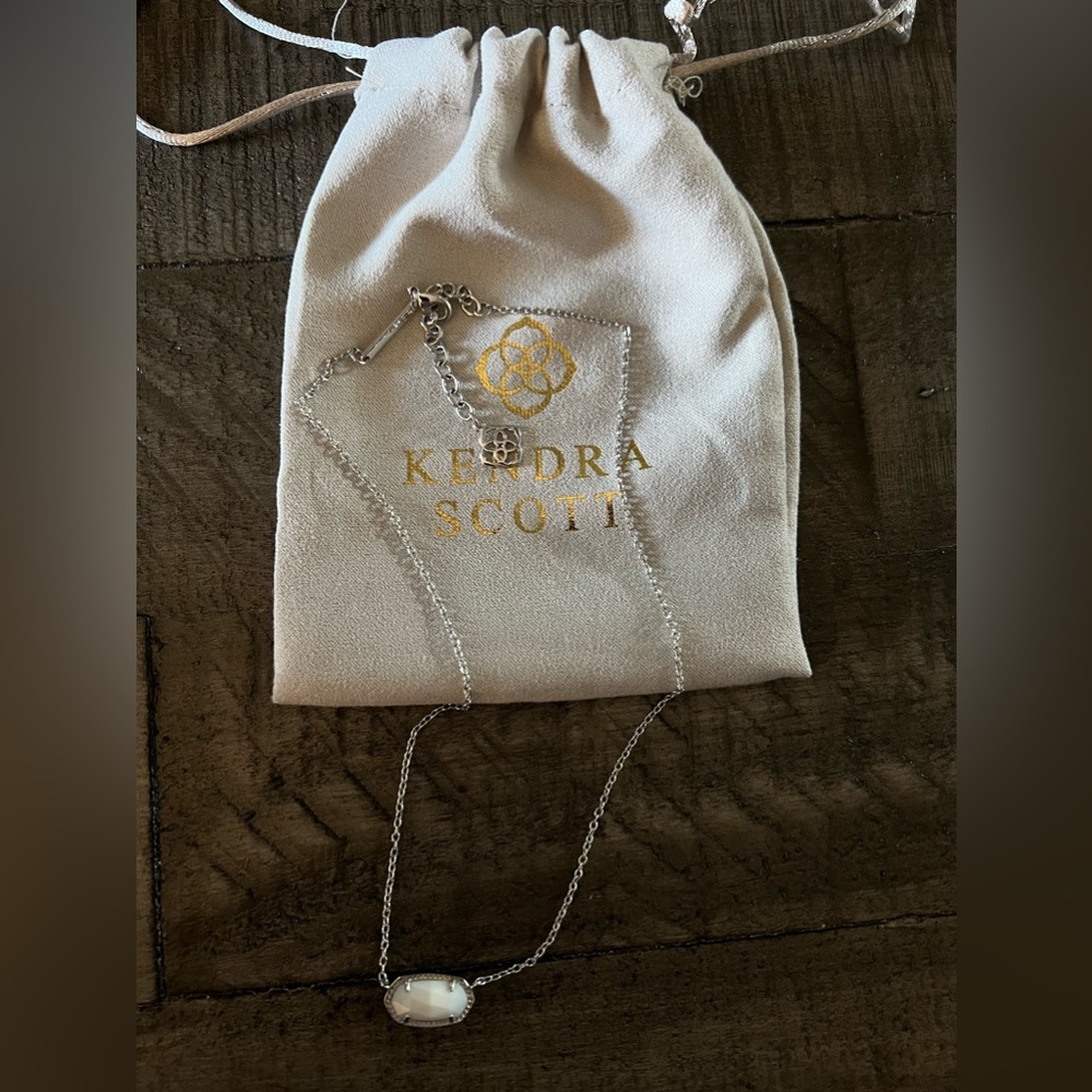 Kendra Scott Elisa pendant necklace